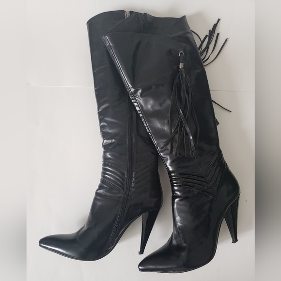Laura Biagiotti | Leather Boots with Tassels - Picture 3 of 16